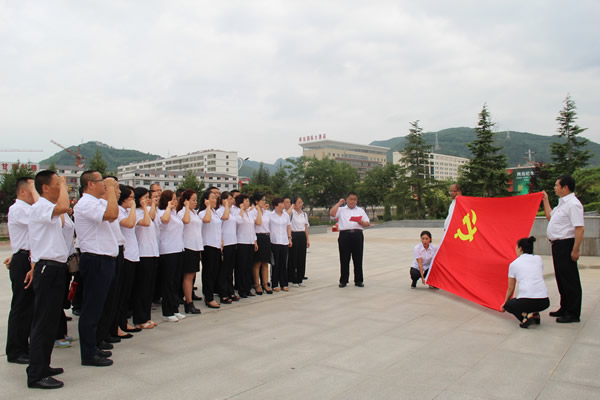 隴運(yùn)集團(tuán)公司黨委開展慶祝建黨97周年“緬懷先烈，砥礪奮進(jìn)”主題黨日活動(dòng)