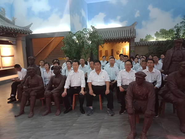 隴運(yùn)集團(tuán)公司黨委開展“不忘初心、牢記使命”紀(jì)念建黨98周年主題黨日活動(dòng)