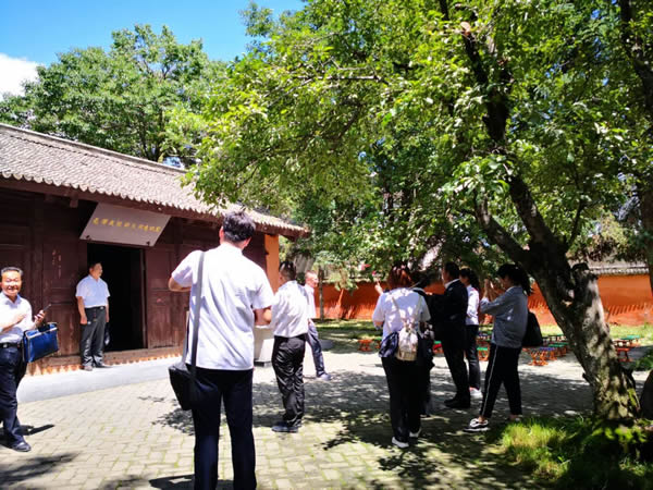 隴運(yùn)集團(tuán)公司黨委開展“不忘初心、牢記使命”紀(jì)念建黨98周年主題黨日活動(dòng)