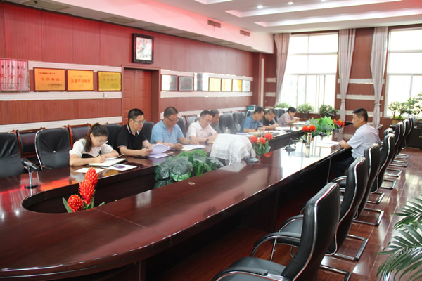 隴運集團(tuán)公司黨委召開理論學(xué)習(xí)中心組集中學(xué)習(xí)暨黨委（擴(kuò)大）會議  傳達(dá)學(xué)習(xí)黨的二十屆三中全會精神 研究貫徹落實措施